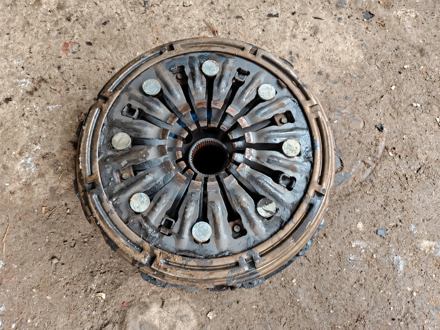 Clutch assembly, overview — photo from the Felege Garage workshop