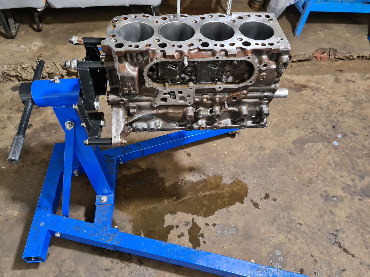 Engine block on the stand — photo from the Felege Garage workshop