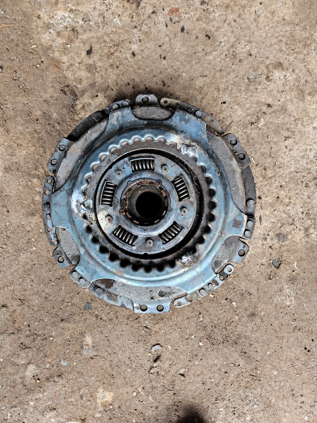Clutch assembly, fitted — photo from the Felege Garage workshop